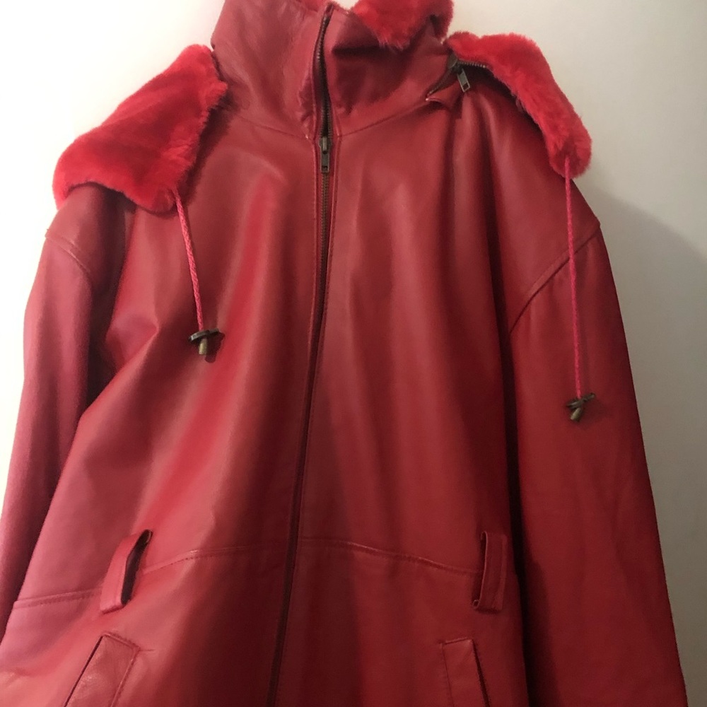 A women’s 100% waist length winter leather jacket.